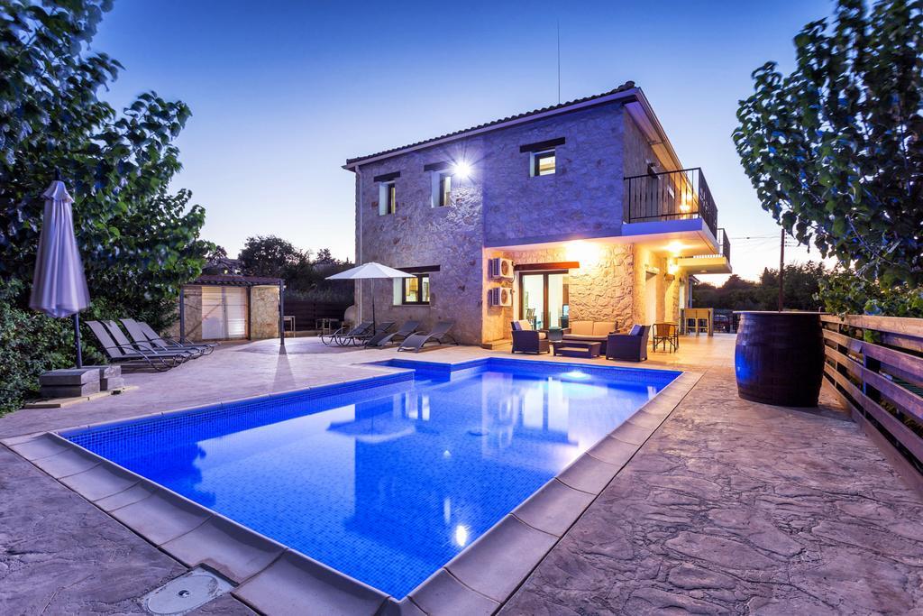 Villa Nikolina Dhrousha エクステリア 写真