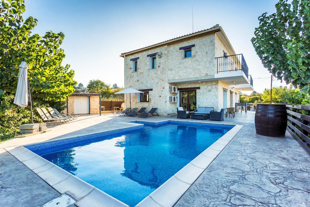 Villa Nikolina Dhrousha エクステリア 写真